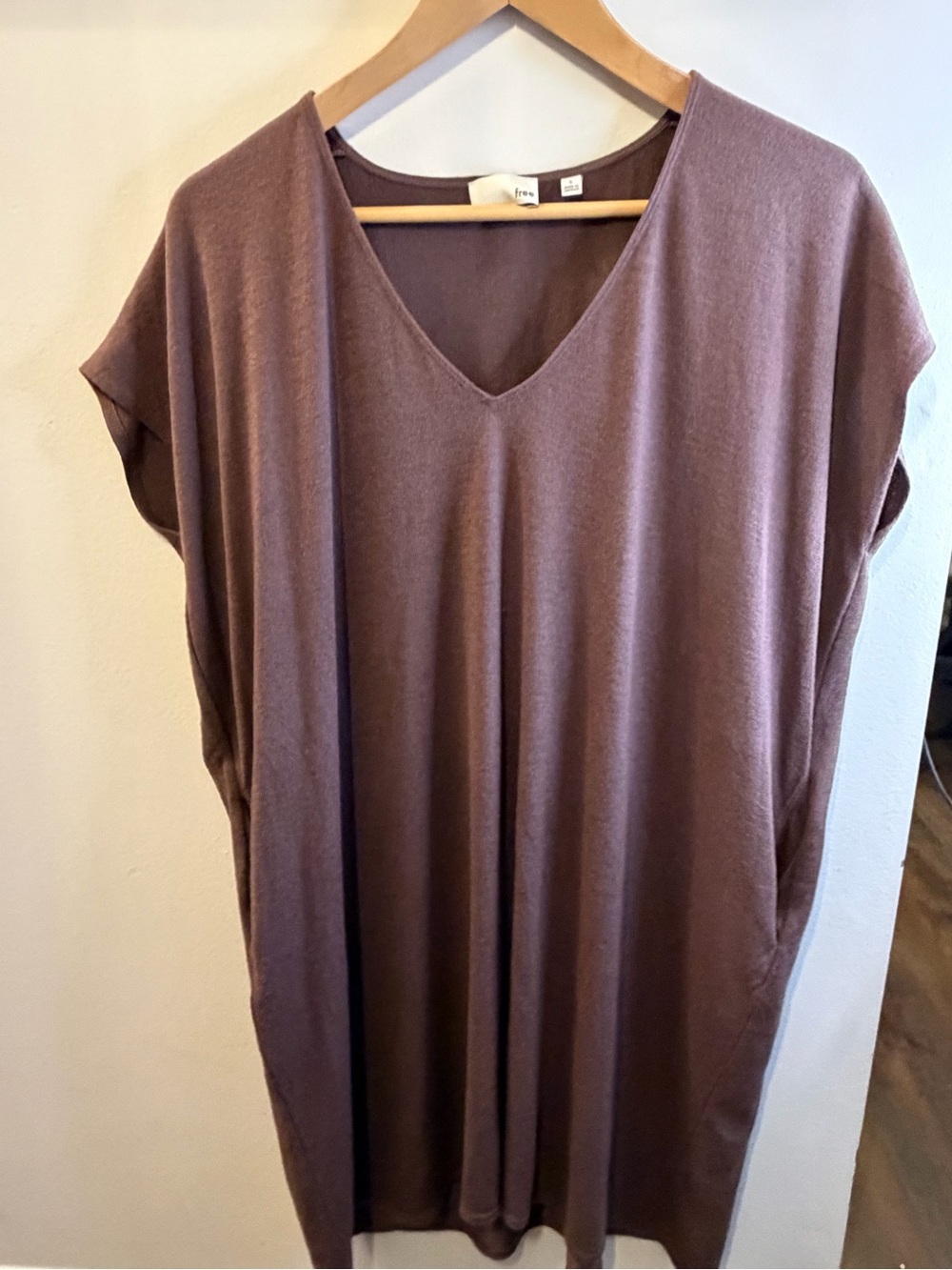 Aritzia Wilfred Free cocoa brown V-Neck Relaxed Tunic Dress with Pocketd